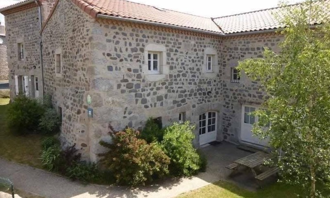 Rauret Cabaña | Casa rural tranquila cerca de las Gargantas del Allier, ideal para 8 personas.