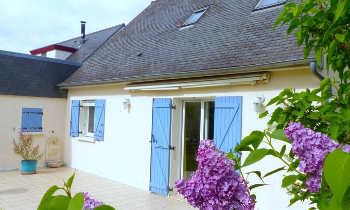 Plougoumelen Casa | Charming village house near the Bono river