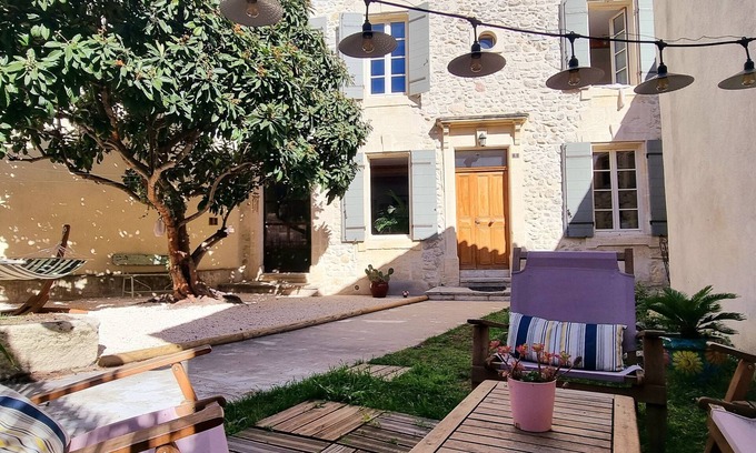 Boulbon Casa | Charming village Mas with garden