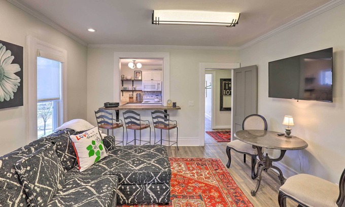 Perinton Apartamento | Charming & Walkable Fairport Village Apartment!