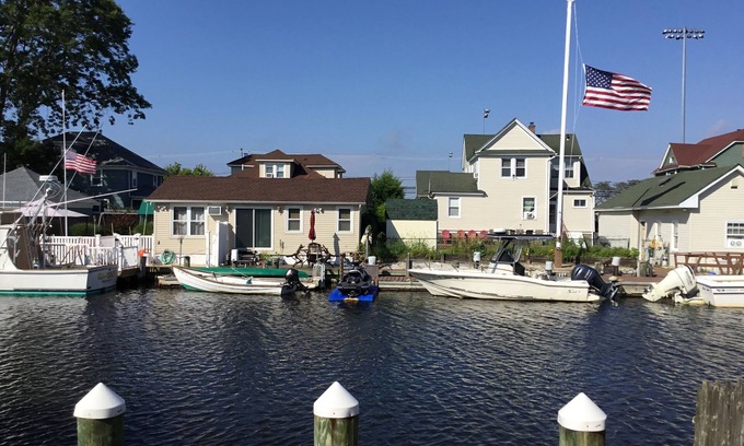 Freeport's Nautical Mile Cabaña | Charming Waterfront Cottage: Great summer rental as well as year round!
