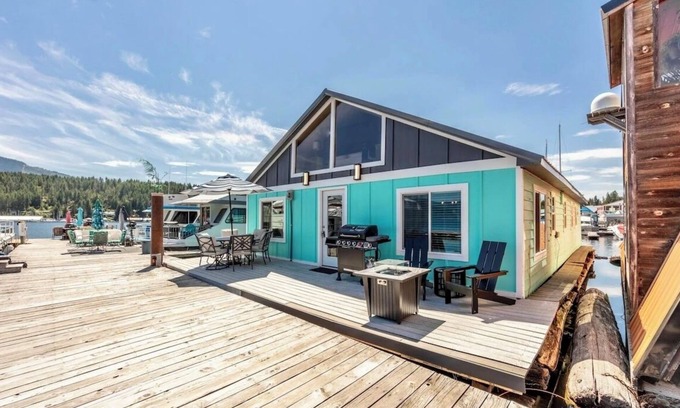 Bayview Casa | Charming waterfront retreat with boat dock