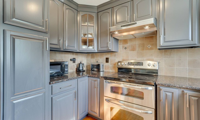 West Haven Cabaña | Charming West Haven Home - Walk to Beach!