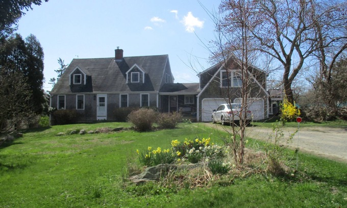 Adamsville Casa | Charming Westport Harbor Cape