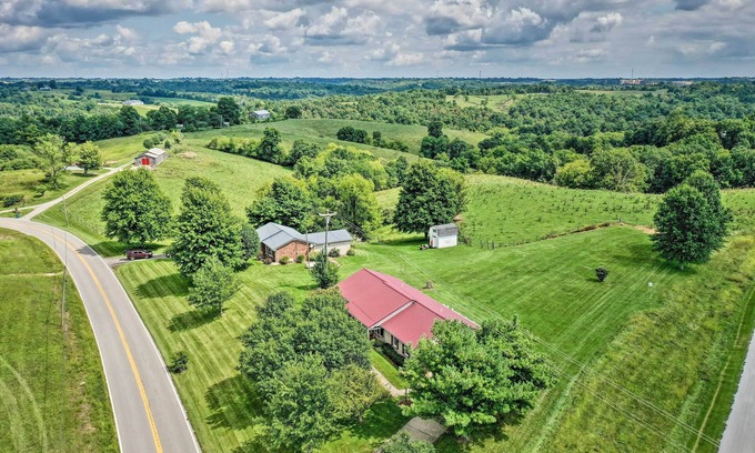 Williamstown Casa | Charming Williamstown Retreat w/ Private Yard