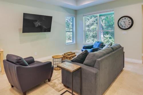 Seven Coves Casa | Charming Willis Hideaway Less Than 1 Mi to Lake Conroe!
