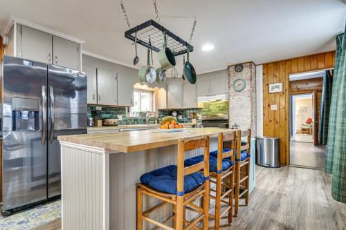 Dryden Casa | Charming Wilton Vacation Rental with Fire Pit