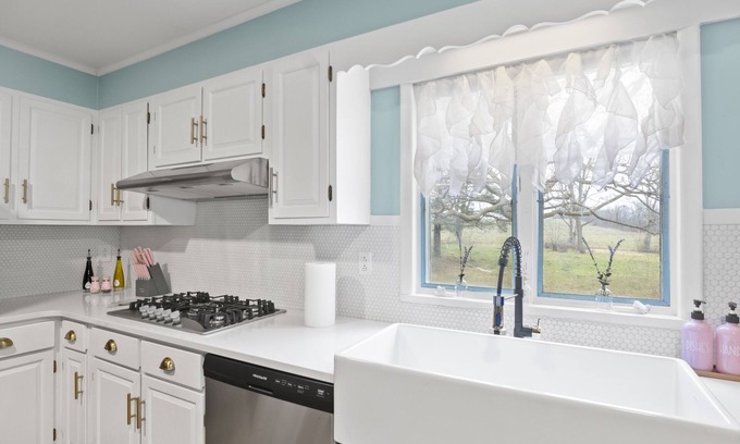 Seneca Falls Casa | Charming Wine Country Cottage | Cayuga Wine Trail