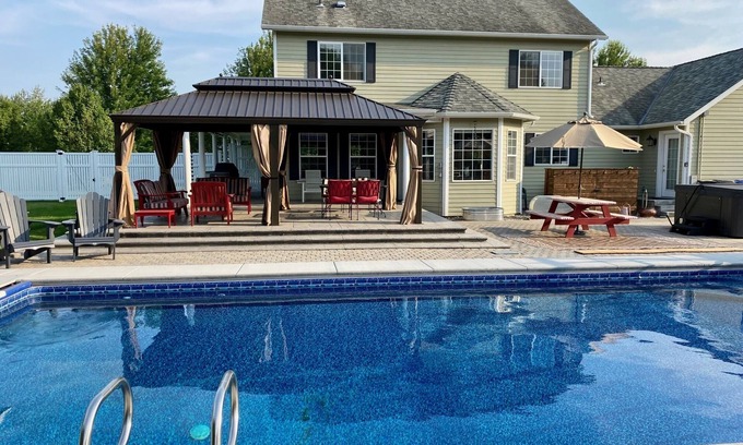 Walla Walla Casa | Charming Wine lovers Farm House with heated Pool & Hot tub!!