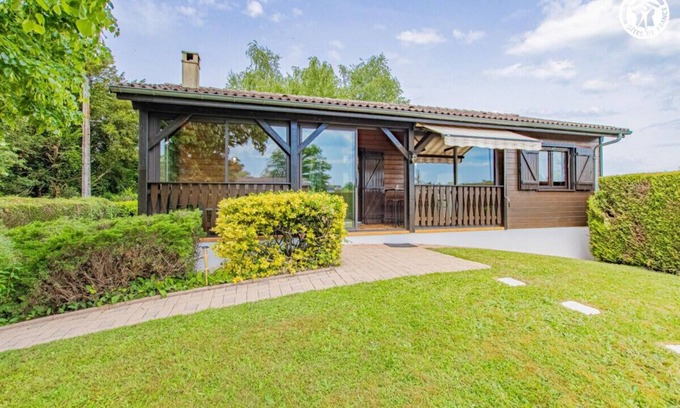 Toulon-sur-Arroux Chalet De Esquí | Charming wooden house with private garden - relaxation guaranteed