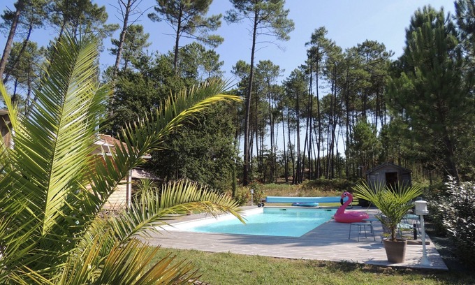 Leon Villa | Encantadora villa de madera nueva en el bosque, tranquila, cerca del lago, playas y golf