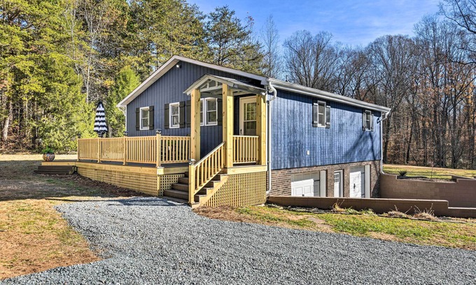 Yadkinville Cabaña | Charming Yadkin Valley Cottage w/ Deck & Yard