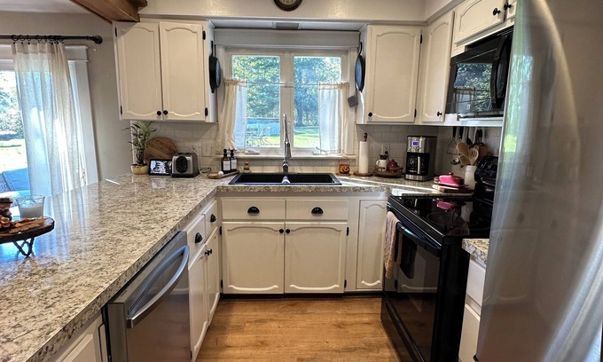 St. Clair Casa | Charming3bdrm cottage near town saint Clair river 194 close to the airport