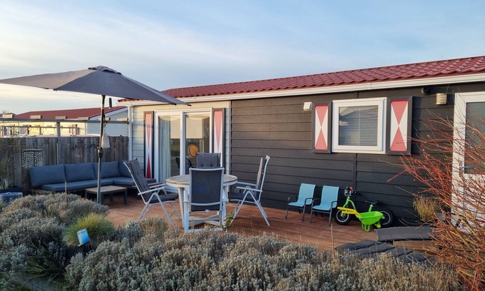 Serooskerke Chalet De Esquí | Charmingly decorated chalet Florence 4 near the sea serooskerke