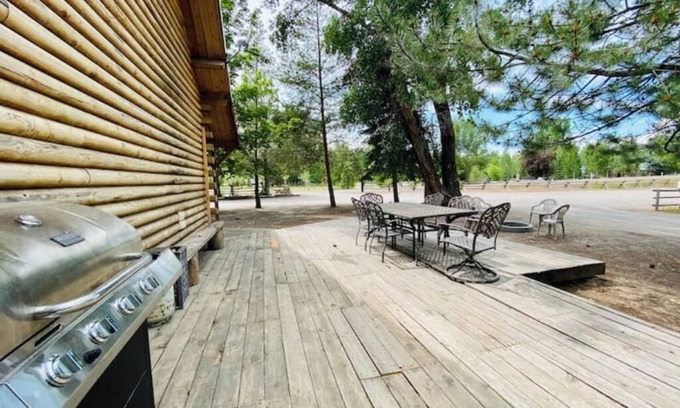 Idaho Falls Apartamento | Charmingly Rustic, Mountain River Ranch Cabin