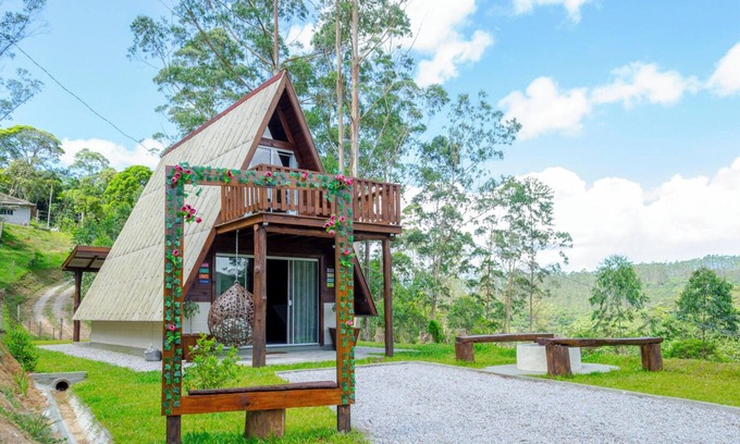 Sao Pedro de Alcantara Chalet De Esquí | Charmoso chalé no campo com vista para a natureza