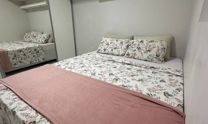 Belem Apartamento | Charmoso apartamento com uma suíte confortável, cozinha completa, wifi e ar