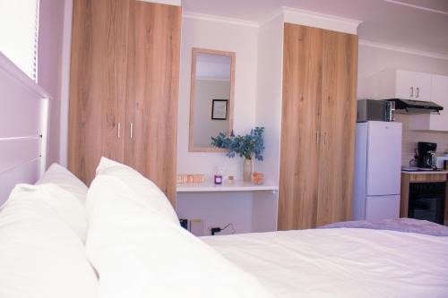 Witfield Apartamento | Charms and bows studio apartment -near ORT airport