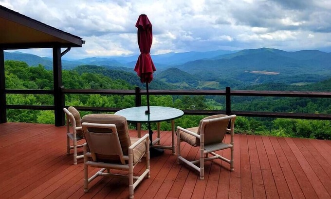 Clyde Casa | Charsley Mountaintop Retreat