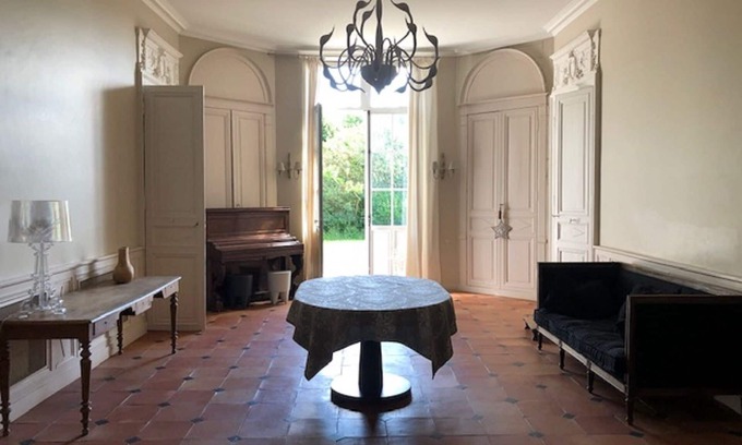 Sainte-Eulalie Casa | CHARTER OF YESTERYEAR