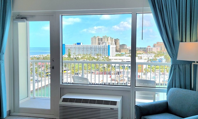 Clearwater Beach Hotel | ChartHouse Clearwater Beach Marina Hotel