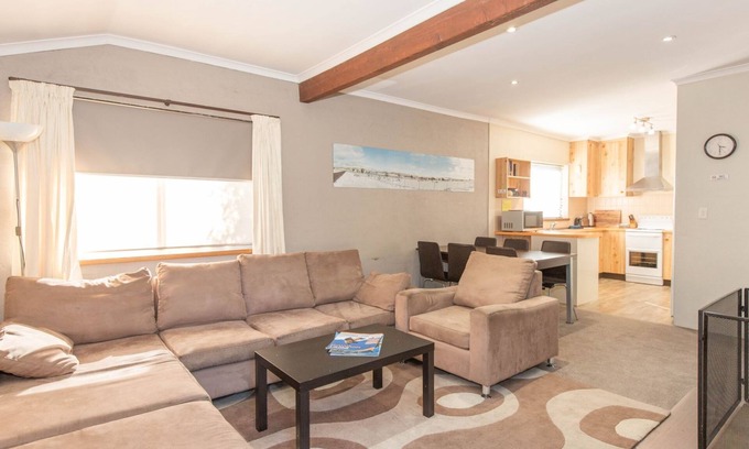 Jindabyne Casa | Charvel - 2/35 Gippsland Street