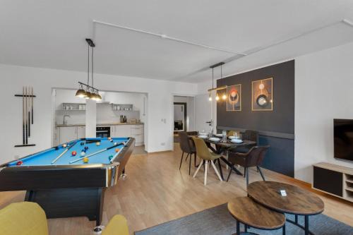 Hamelin Apartamento | Charysma - Billard-Loft, Fußgängerzone, Schlafzimmer mit Smart-TV, Parkplatz