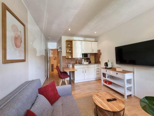 Hamelin Apartamento | Charysma - Rosso-Suite, warmes & stilvolles Design, Terrasse, Parkplatz