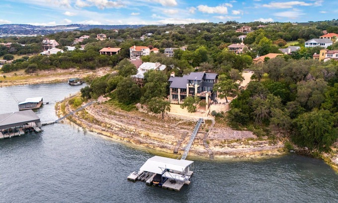 Point Venture Casa | Chasing Summer - Private Lakefront Luxury on Lake