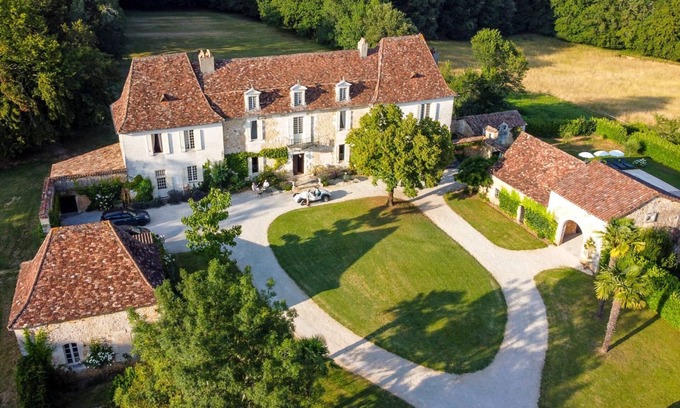 Saint-Martin-des-Combes Otro | Chateau De Neveu - Siete Habitaciones , Capacidad 14