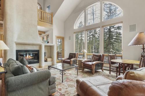 The Highlands Casa | Chateau at Dyer Trail