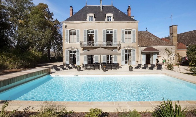 Lans Otro | Chateau De La Marquise Thesut