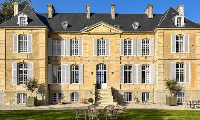 Livry Otro | Chateau De La Serenite