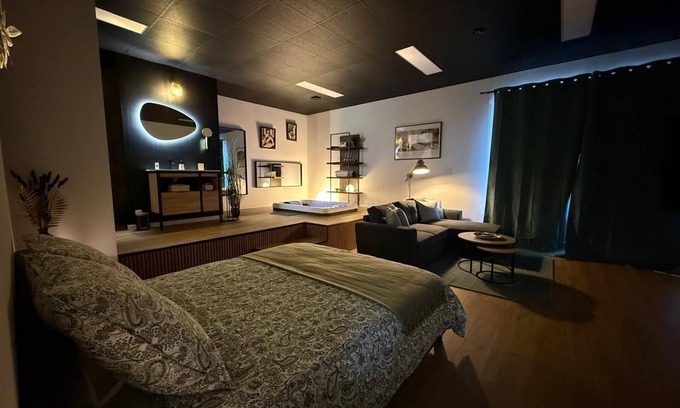 Teloche Cama Y Desayuno | Château de Posset: the De Breslay loft, close to the 24 Hours of Le Mans circuit
