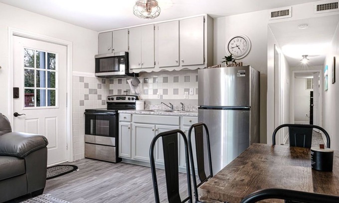 Pansey Apartamento | Chateau De Riviera Unit 2. Water front! Cozy Condo on the Chattahoochee River.