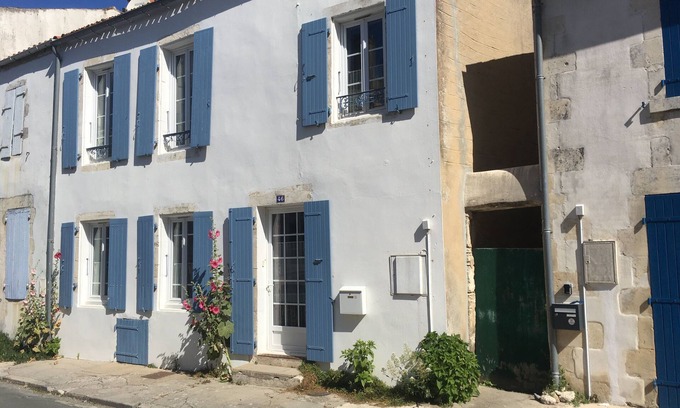 Le Chateau-d'Oleron Casa | Chateau Doleron, Intra-muros, house with garden, 300m from beach and market