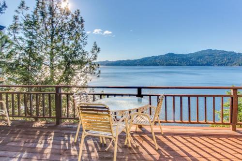 Harrison Cabina | Chateau Du Lac