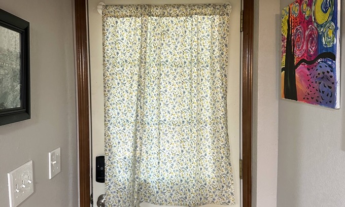 South Hill Apartamento | Chateau du mont Rainier - a basement apartment w a view of Mt Rainier & hot tub