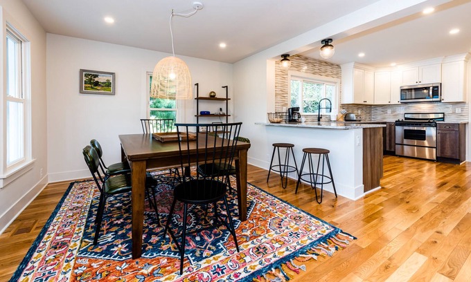Buchanan Casa | Chateau Five Corners