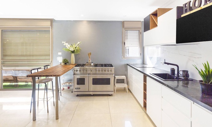Mateh Yehuda Casa | Chateau Gabriel 6 BR Villa w Heated Pool