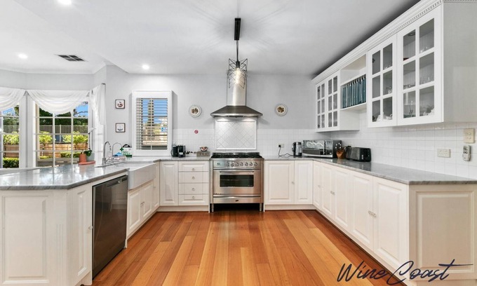 Aldinga Casa | Chateau “Home & Cottage” by Wine Coast Holidays - Offering the Full home and adjoining Cottage in one package.