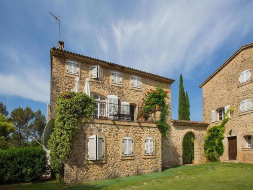 Lorgues Casa | Chateau in Lorgues with Pool & Vineyard Views
