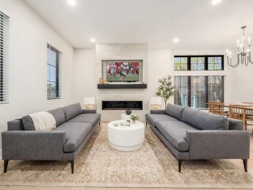 Merion Village Casa | Chateau in the Village - Brand New 3BD 5BA