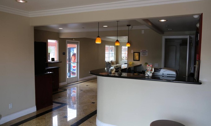 Downey Hotel | Chateau Inn and Suites