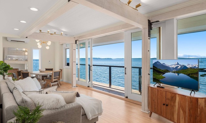 West Seattle Villa | Chateau La Mer