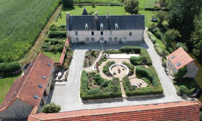 Brevands Casa | Chateau Le Colombier