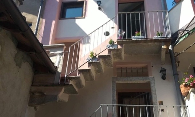 Comero Casa | CHATEAU ROSE' 2 KMS LAGO MAGGIORE INTRA