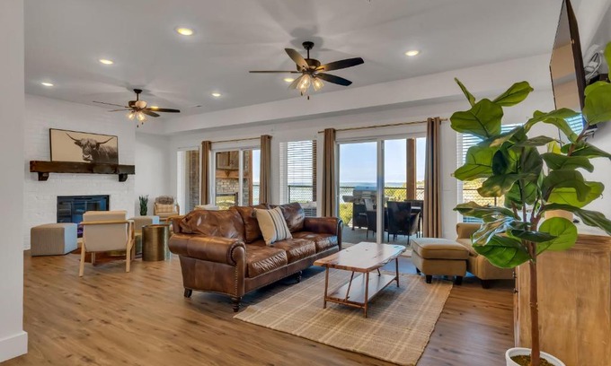 Table Rock Cabina | Chateau Royale home