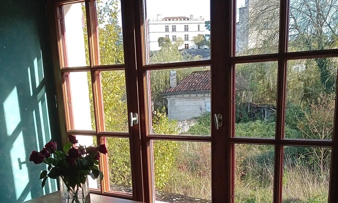 Bourdeilles Casa | Chateau view is 4 minute walk to the village centre, chateau and river views.