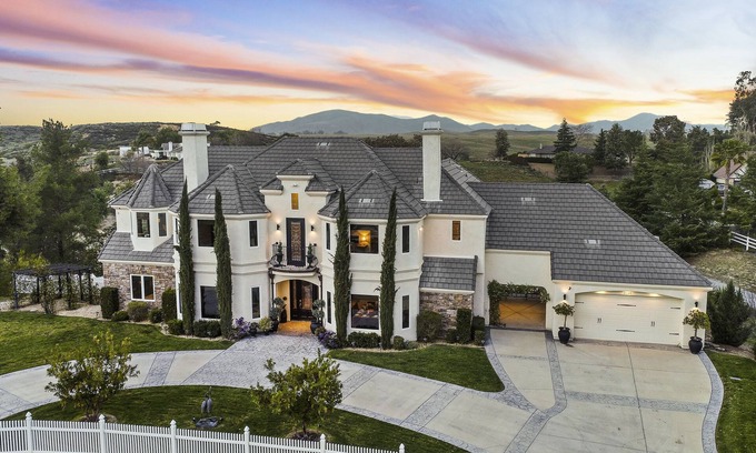 Temecula Villa | Chateau Vino - French Style Chalet